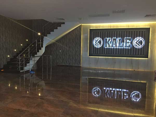 oto-galeri-dekorasyon-ve-tasarım