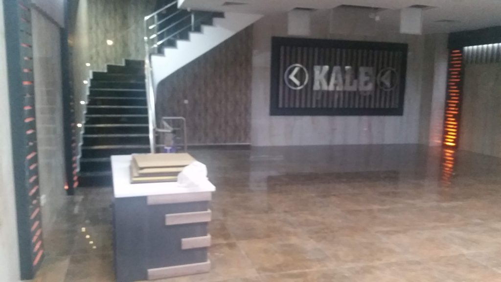 oto-galeri-iç-dekorasyon